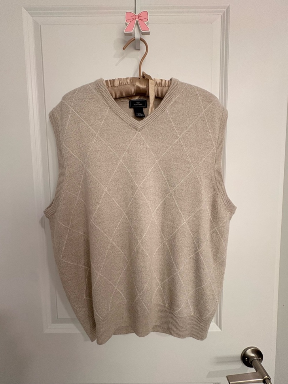 Dockers Men’s Cream Argyle V-Neck Sweater Vest